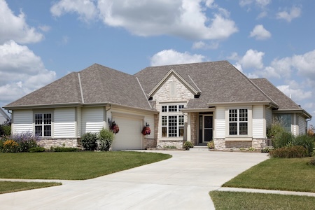 Driveway Cleaning in Florida: How to Remove Algae Safely (Without Etching Concrete)