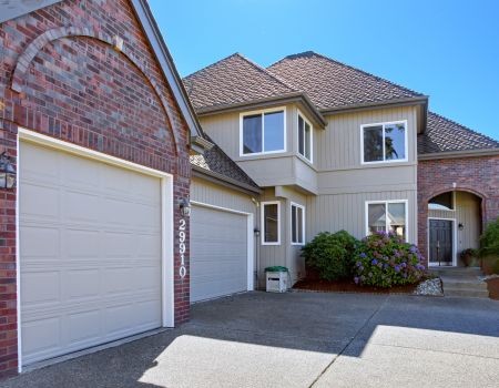 Soft Washing vs. Pressure Washing a House: What Jacksonville Homes Actually Need